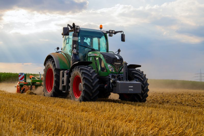 Czy warto kupować używane maszyny dla rolników?